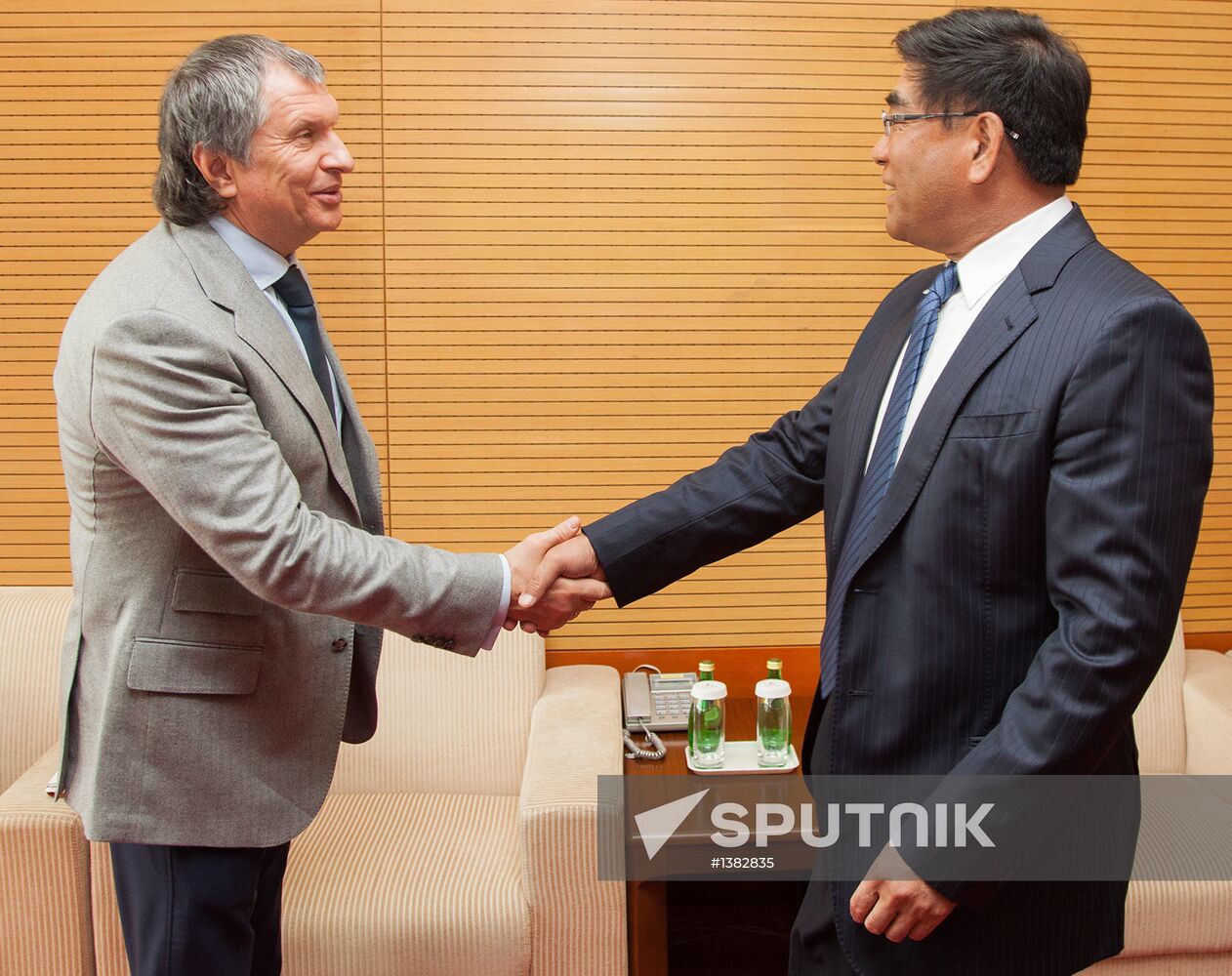 Rosneft President Igor Sechin visits China