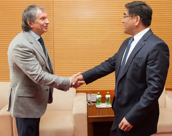 Rosneft President Igor Sechin visits China