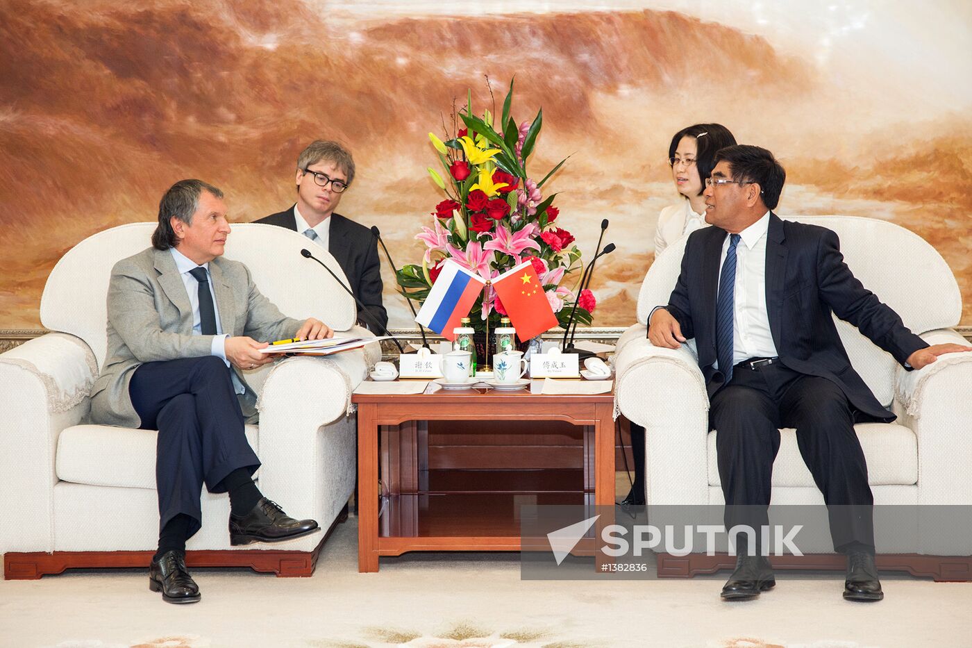Rosneft President Igor Sechin visits China