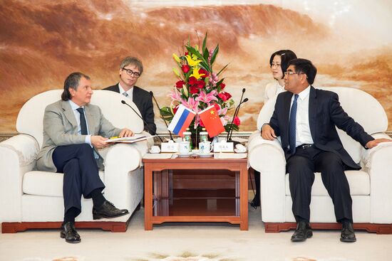 Rosneft President Igor Sechin visits China