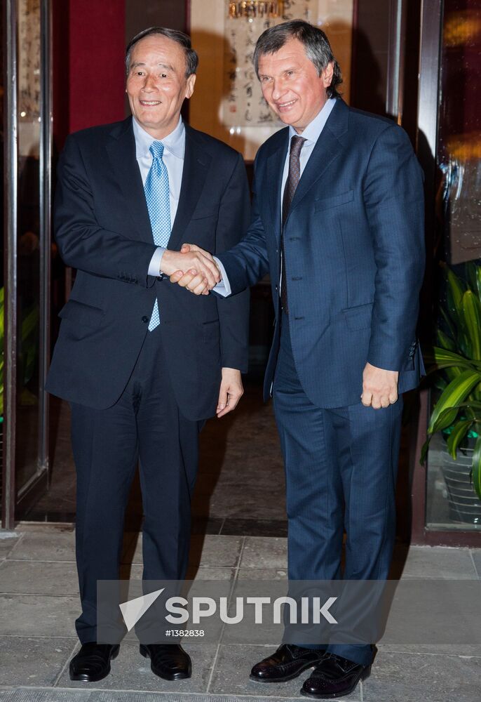 Rosneft President Igor Sechin visits China