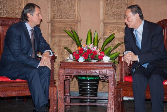 Rosneft President Igor Sechin visits China