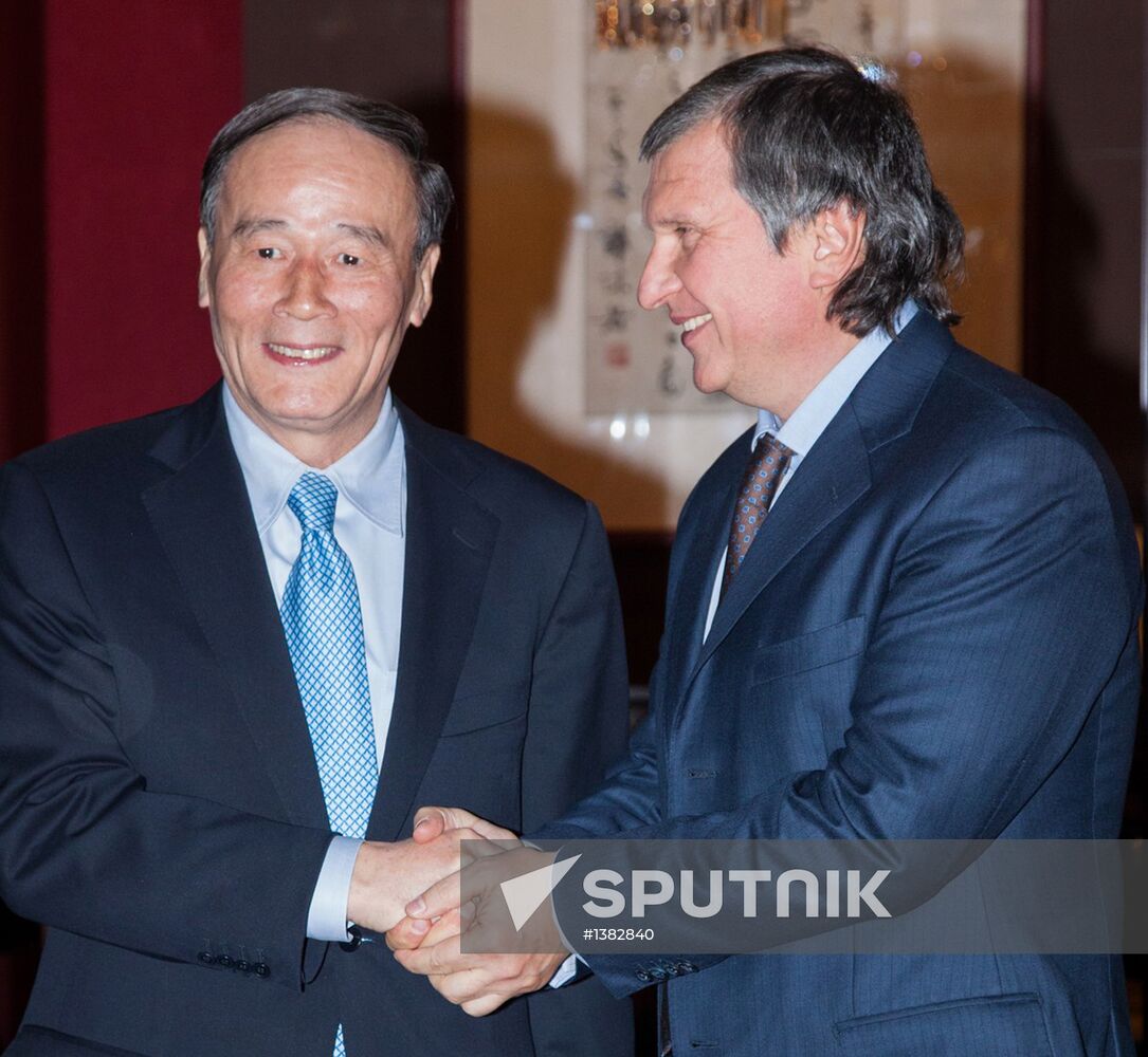 Rosneft President Igor Sechin visits China
