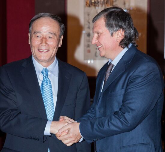 Rosneft President Igor Sechin visits China