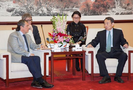 Rosneft President Igor Sechin visits China