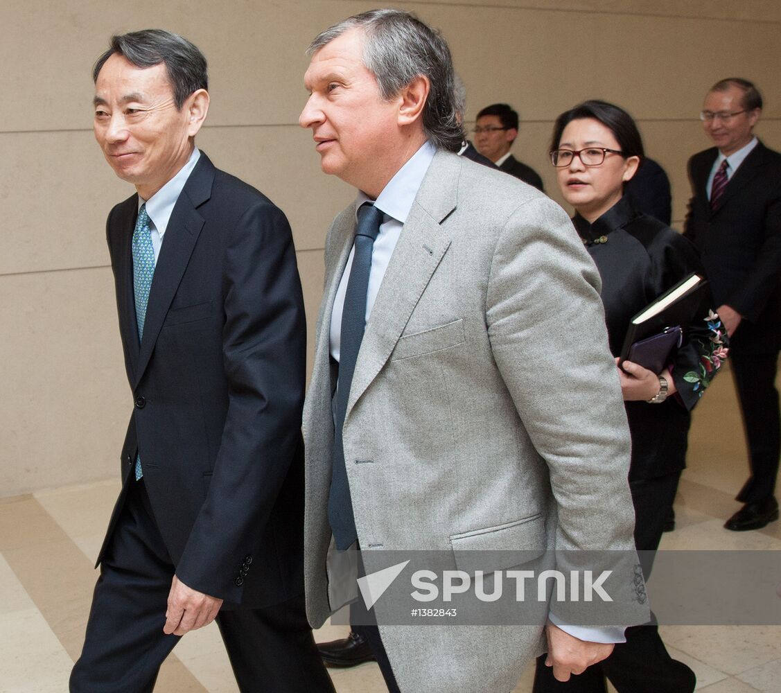 Rosneft President Igor Sechin visits China
