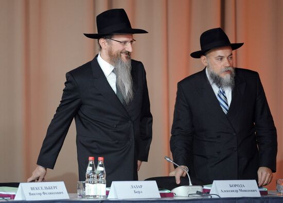 Vladimir Putin visits Russian Jewish Museum and Tolerance Center