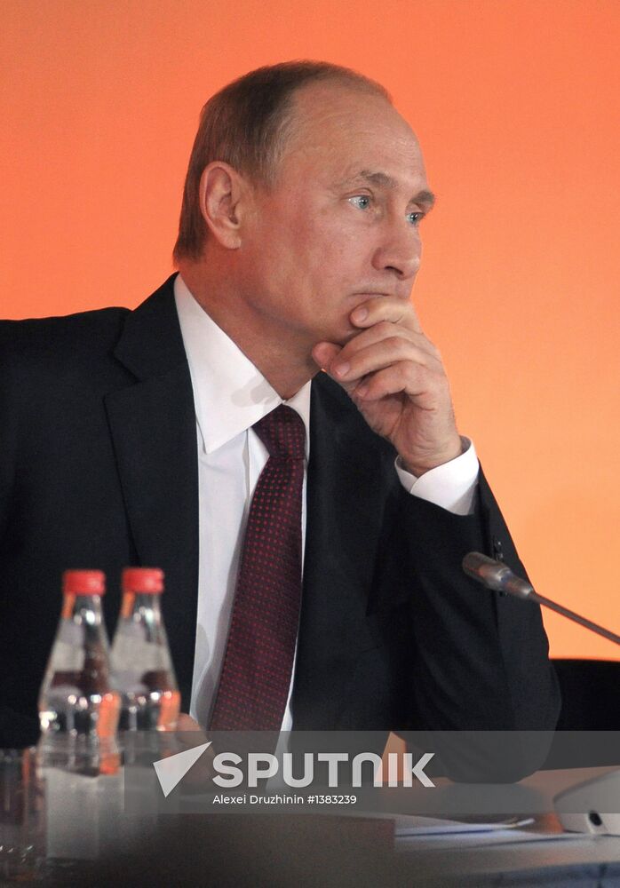 Vladimir Putin visits Russian Jewish Museum and Tolerance Center