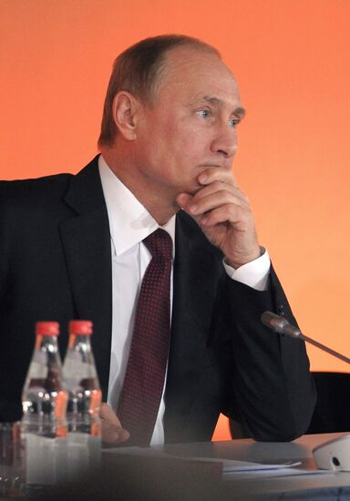 Vladimir Putin visits Russian Jewish Museum and Tolerance Center