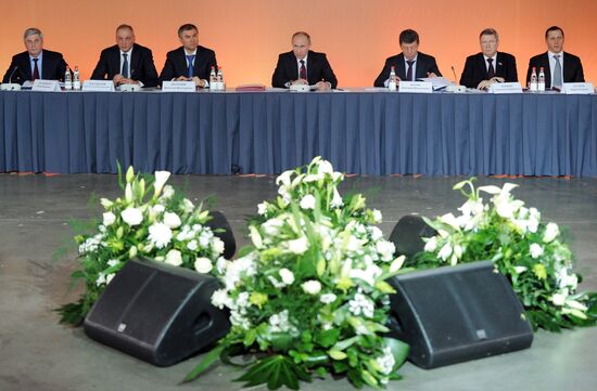 Vladimir Putin visits Russian Jewish Museum and Tolerance Center