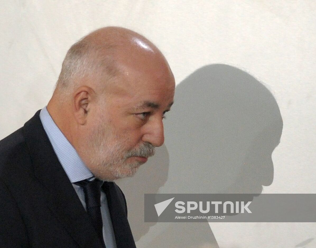 Vladimir Putin visits Russian Jewish Museum and Tolerance Center