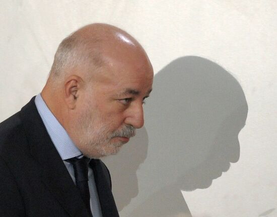 Vladimir Putin visits Russian Jewish Museum and Tolerance Center