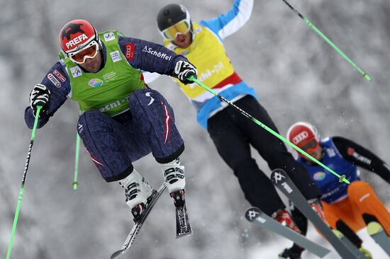 Freestyle skiing. World Cup stage. Ski cross finals