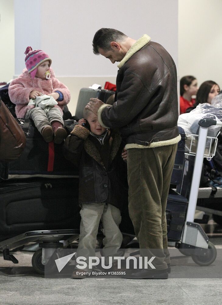 Emergency ministries plane brings Russia/CIS citizens from Syria