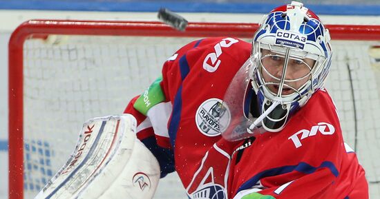 Lokomotiv goaltender Curtis Sanford