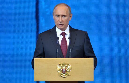 Vladimir Putin congratulates Gazprom on its anniversary