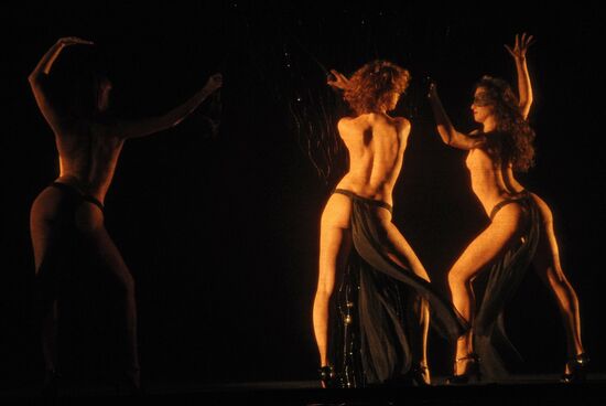 Crazy Horse cabaret rehearsal
