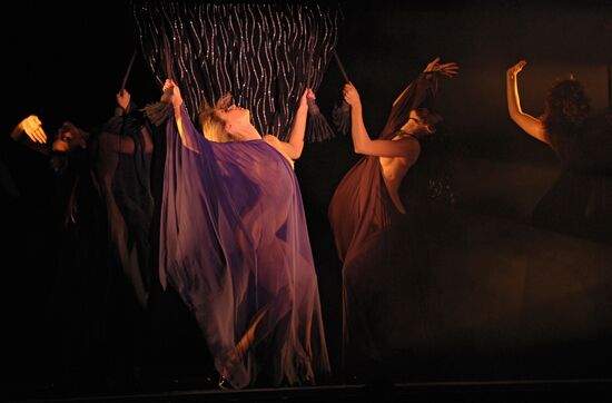 Crazy Horse cabaret rehearsal