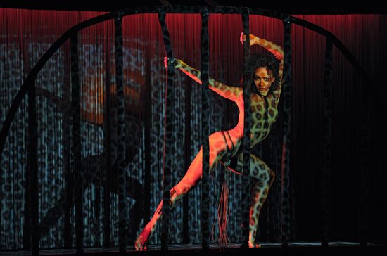 Crazy Horse cabaret rehearsal