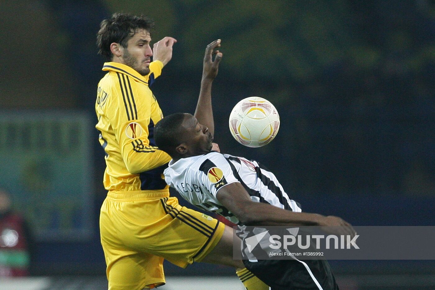 Metalist player Marco Torsiglieri (left) and Newcastle player Shola Ameobi in the 1/16 UEFA Europa League match between football clubs Metalist (Ukraine, Kharkov) and Newcastle (UK, Newcastle). Location: Ukraine, Kharkov. Author: Alexei Furman/Sputnik. UEFA Europa League. Metalist Kharkiv vs. Newcastle United