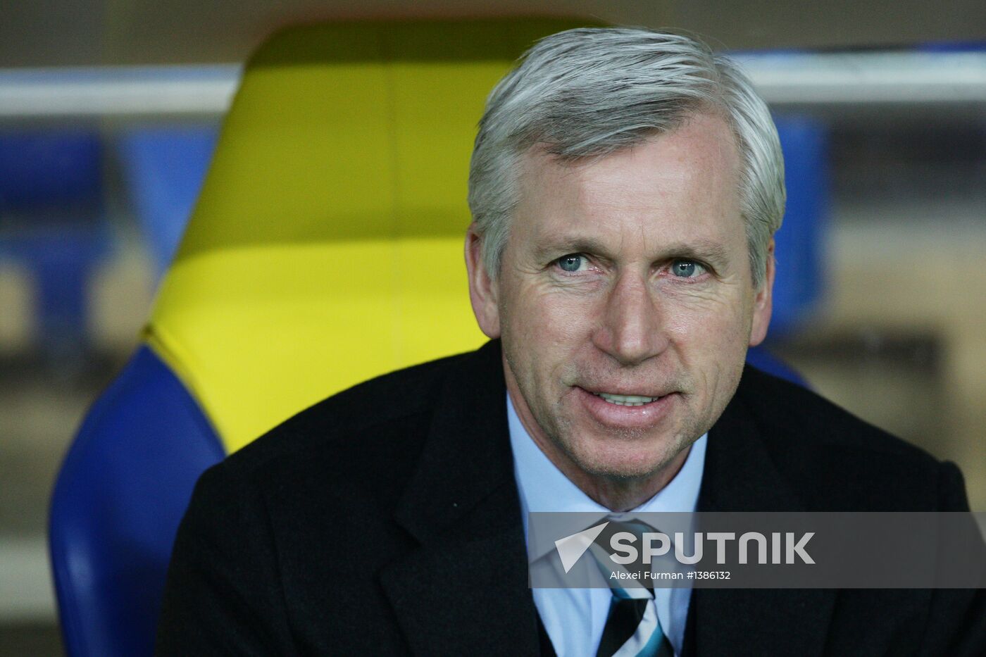Head coach of Newcastle football team Alan Pardew before the 1/16 UEFA Europa League match between football clubs Metalist (Ukraine, Kharkov) and Newcastle (UK, Newcastle). Location: Ukraine, Kharkov. Author: Alexei Furman/Sputnik. UEFA Europa League. Metalist Kharkiv vs. Newcastle United