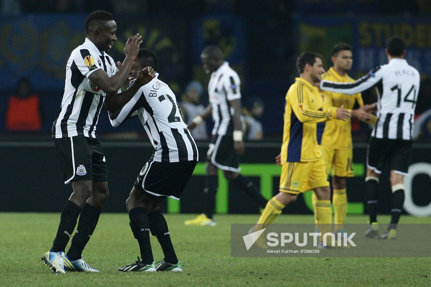 Newcastle players Mapu Yanga-Mbiva (left) and Gael Bidzhirimana celebrate victory in the 1/16 UEFA Europa League match between football clubs Metalist (Ukraine, Kharkov) and Newcastle (UK, Newcastle). Location: Ukraine, Kharkov. Author: Alexei Furman/Sputnik. UEFA Europa League. Metalist Kharkiv vs. Newcastle United