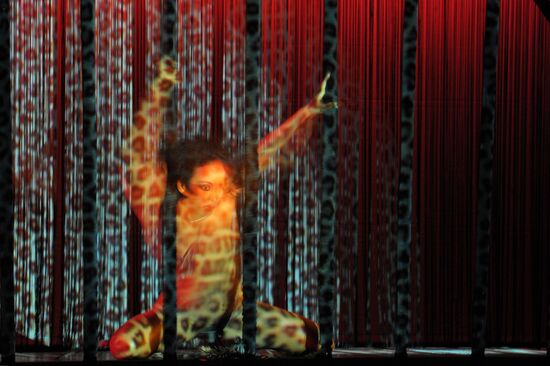 Crazy Horse cabaret rehearsal