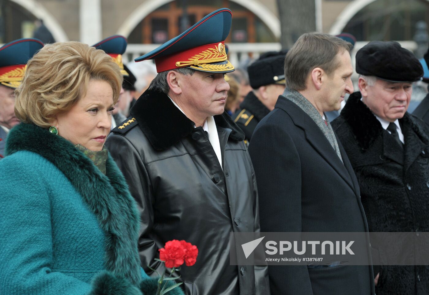Vladimir Putin lays wreath to Tomb of Unknown Soldier