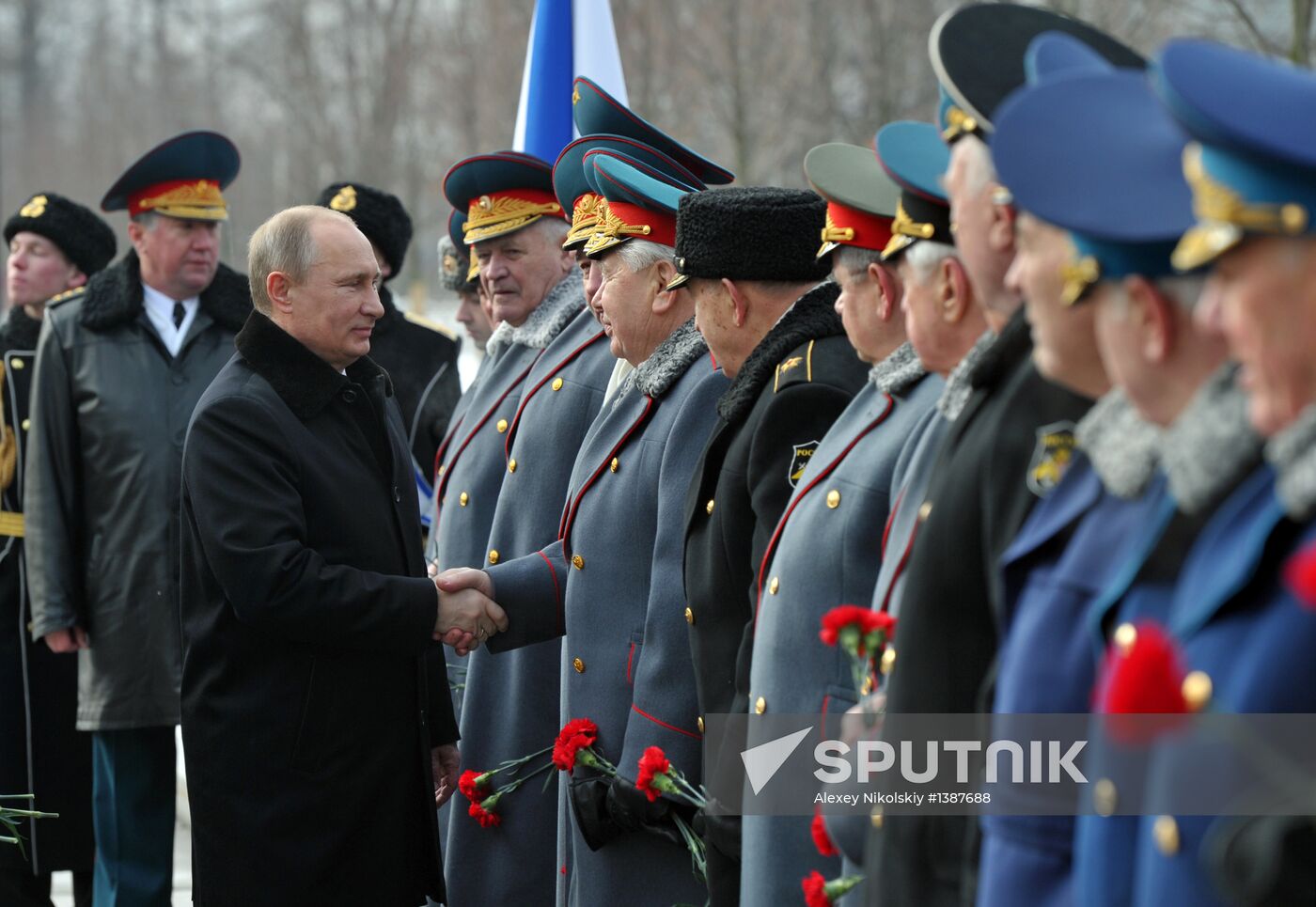 Vladimir Putin lays wreath to Tomb of Unknown Soldier