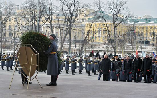 Vladimir Putin lays wreath to Tomb of Unknown Soldier