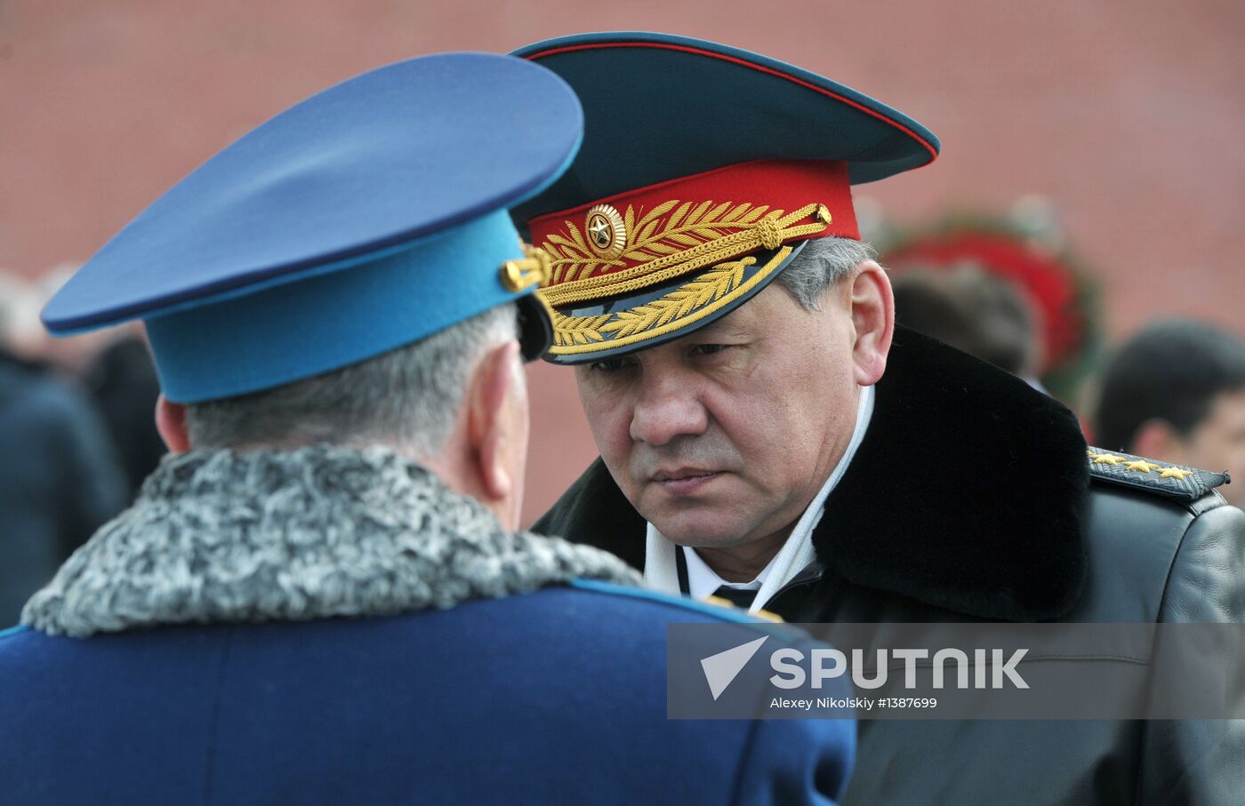 Vladimir Putin lays wreath to Tomb of Unknown Soldier
