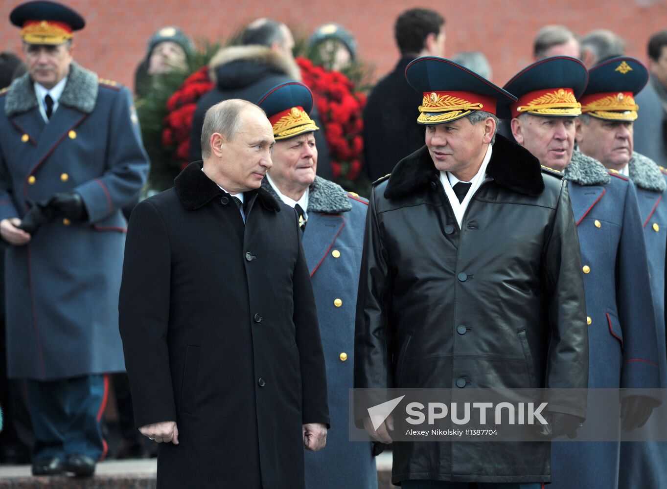 Vladimir Putin lays wreath to Tomb of Unknown Soldier