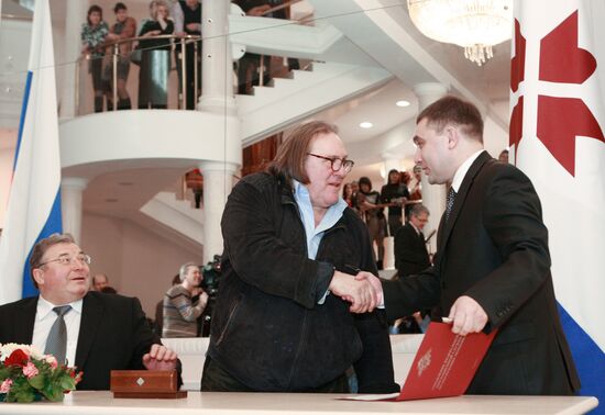 Gerard Depardieu gets permanent registration in Mordovia