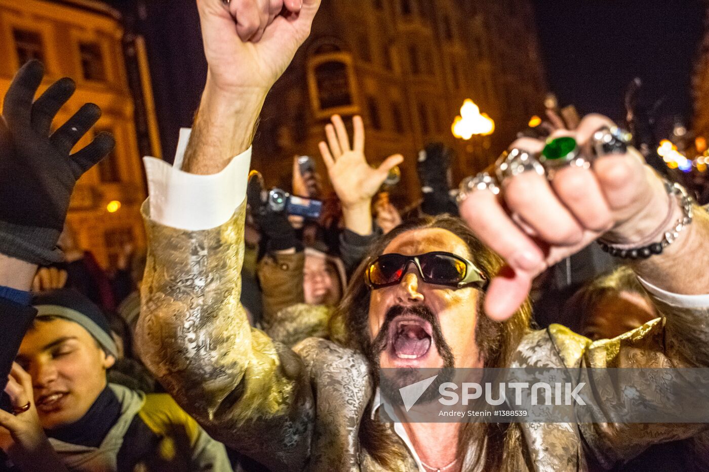Nikita Dzhigurda dances Harlem Shake on Old Arbat