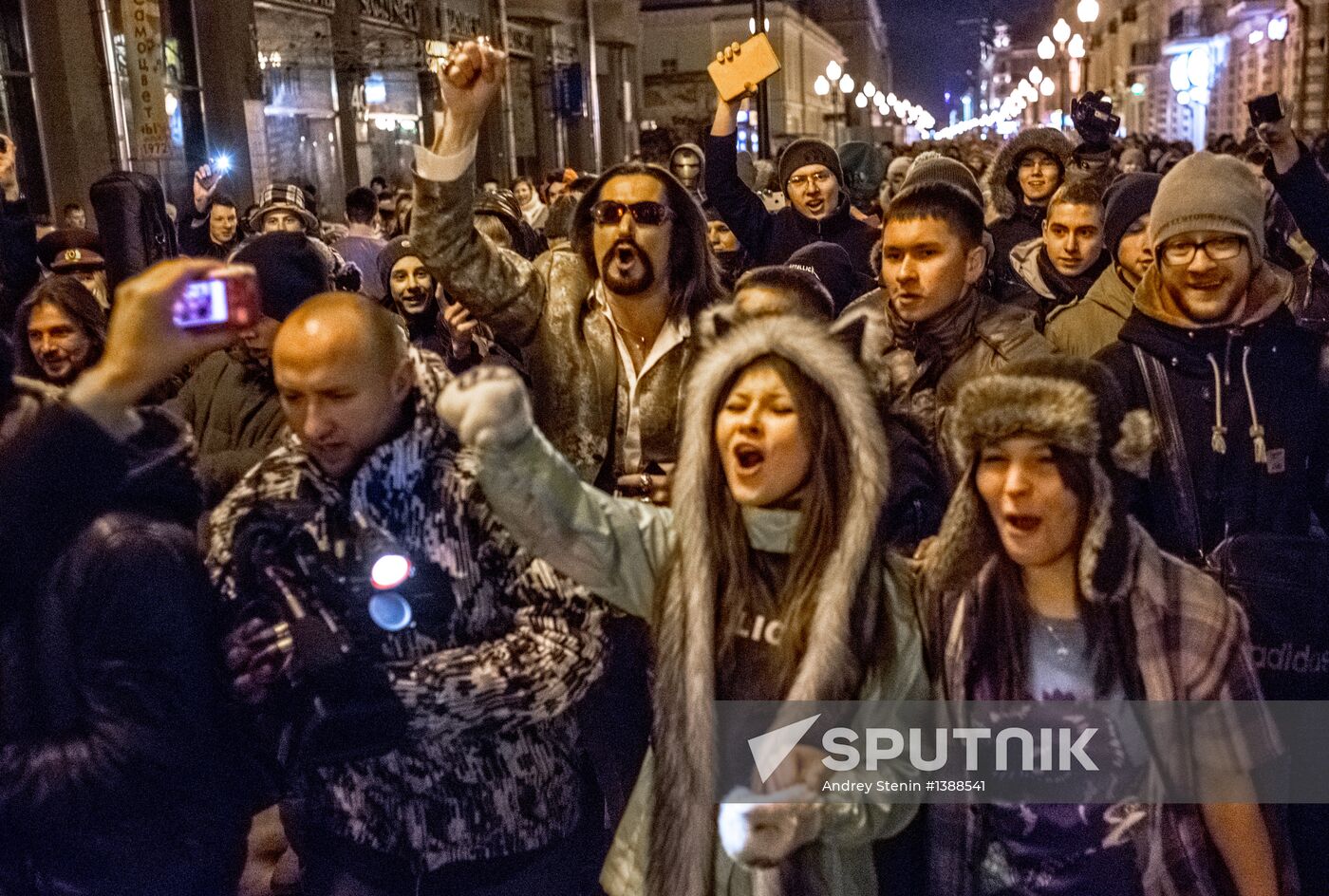 Nikita Dzhigurda dances Harlem Shake on Old Arbat