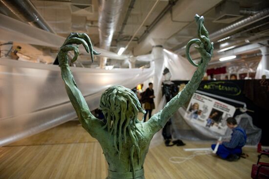 German artist Jonathan Meese presents exhibition in Moscow