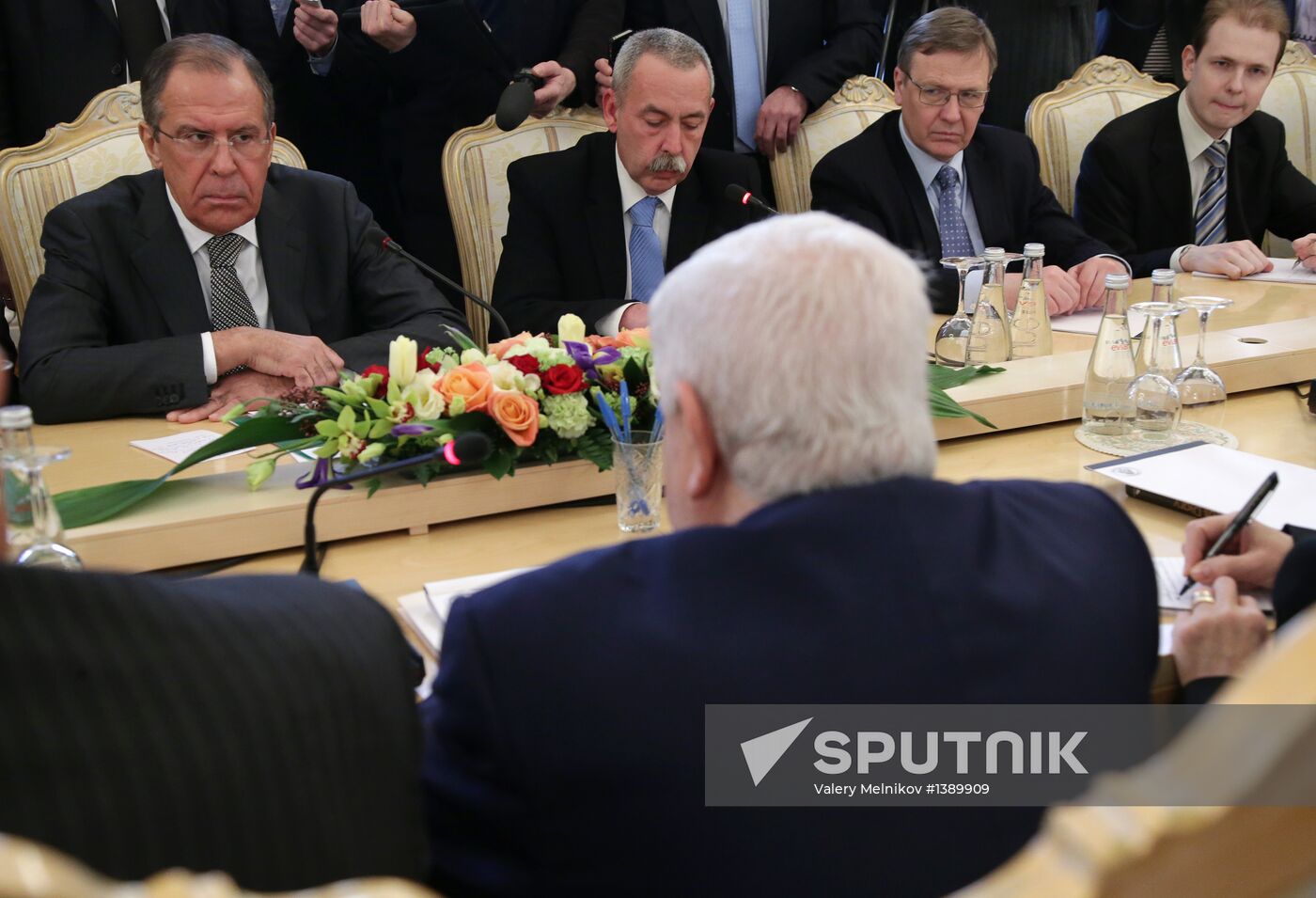 Russian and Syrian foreign ministers meet in Moscow