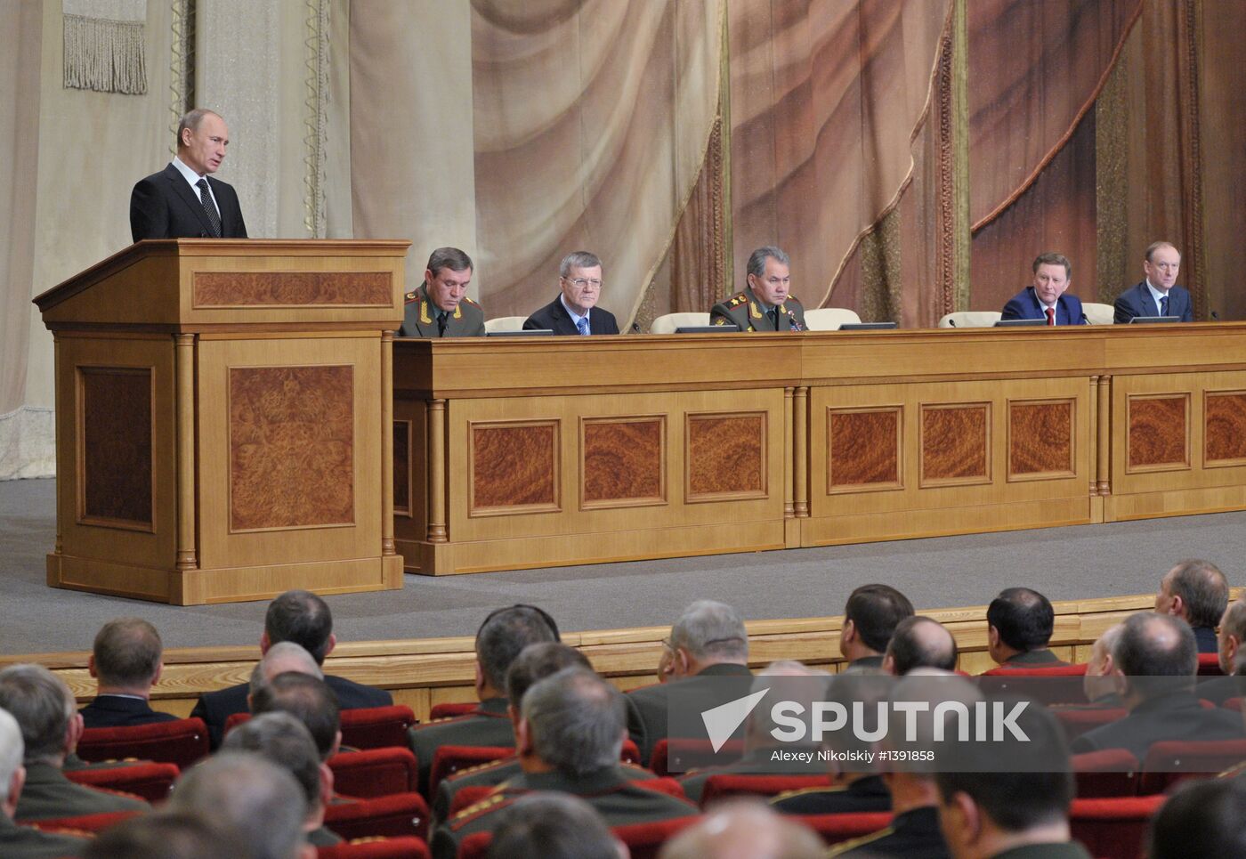 Vladimir Putin during Defense Ministry's board meeting