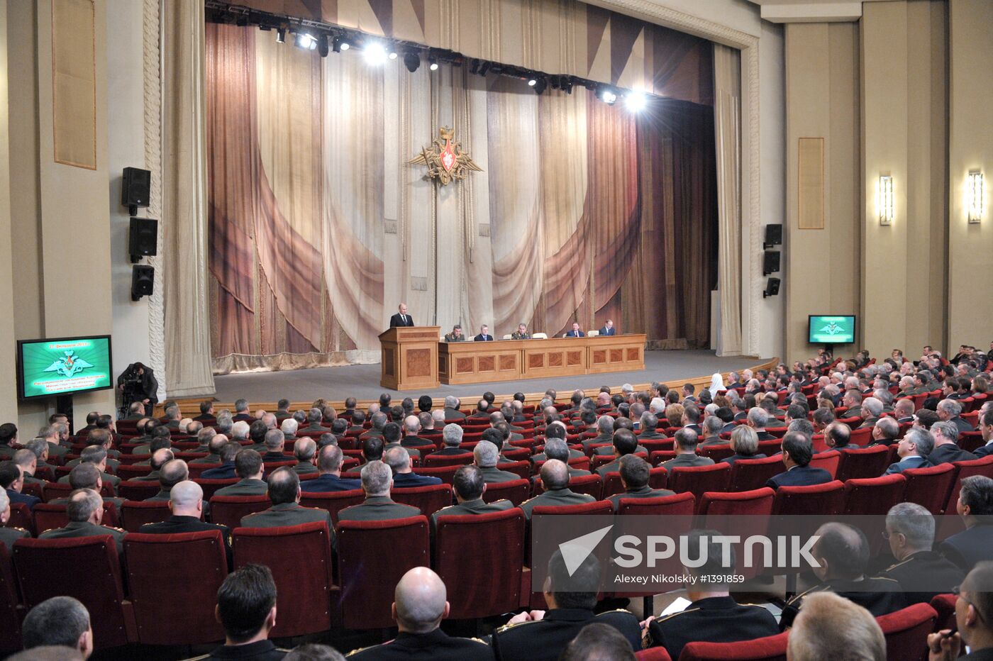 Vladimir Putin during Defense Ministry's board meeting
