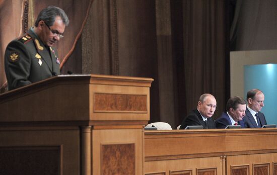 Vladimir Putin during Defense Ministry's board meeting