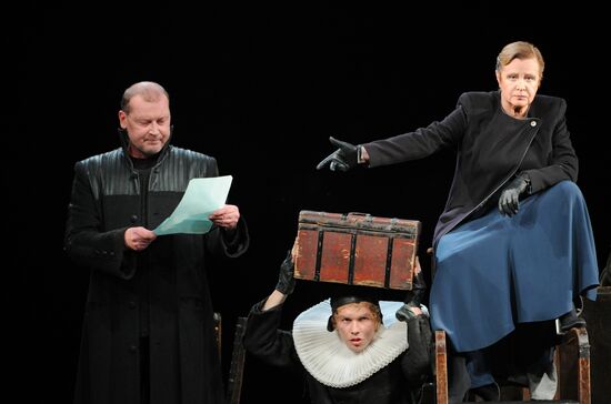 Rehearsal of play "Playing...Schiller"