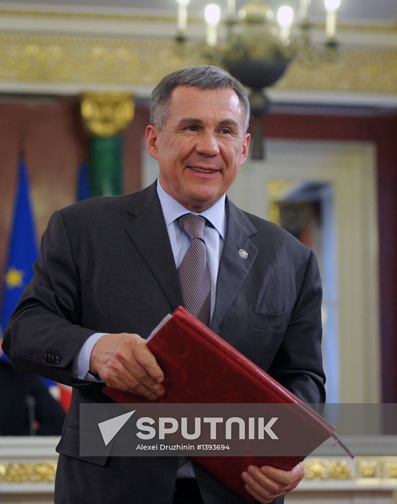 Vladimir Putin meets with Francois Hollande in the Kremlin