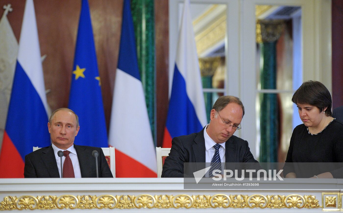 Vladimir Putin meets with Francois Hollande in the Kremlin