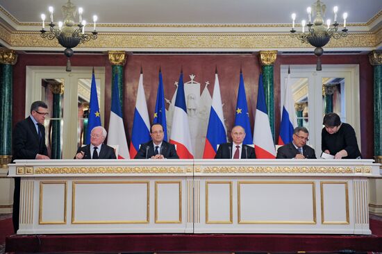 Vladimir Putin meets with Francois Hollande in the Kremlin