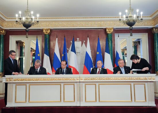 Vladimir Putin meets with Francois Hollande in the Kremlin