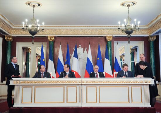 Vladimir Putin meets with Francois Hollande in the Kremlin