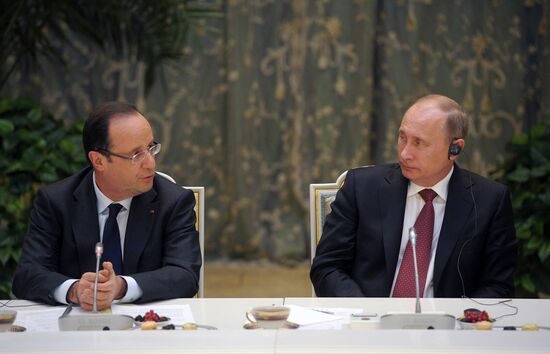 Vladimir Putin meets with Francois Hollande in the Kremlin