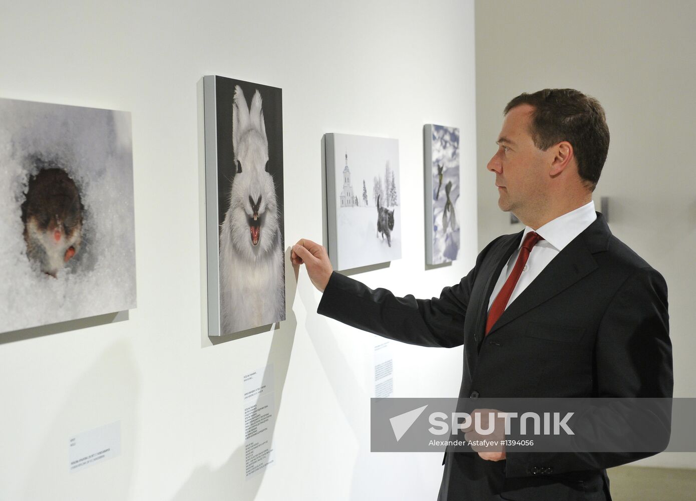 Dmitry Medvedev visits The Best of Russia 2012 photo show