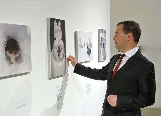 Dmitry Medvedev visits The Best of Russia 2012 photo show