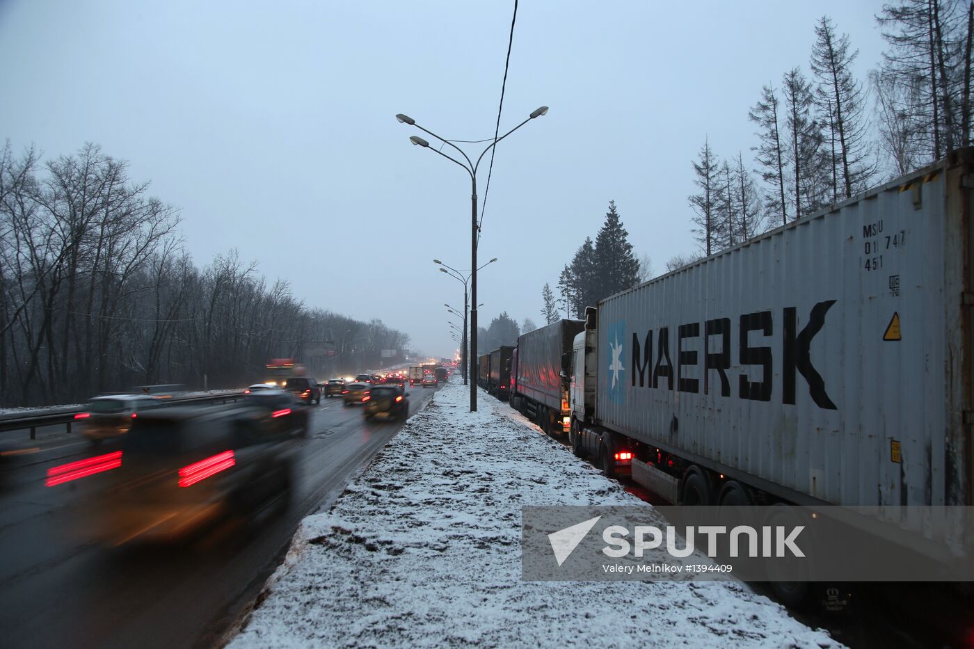 Heavy cargo transport vehicles banned from MKAD since March 1